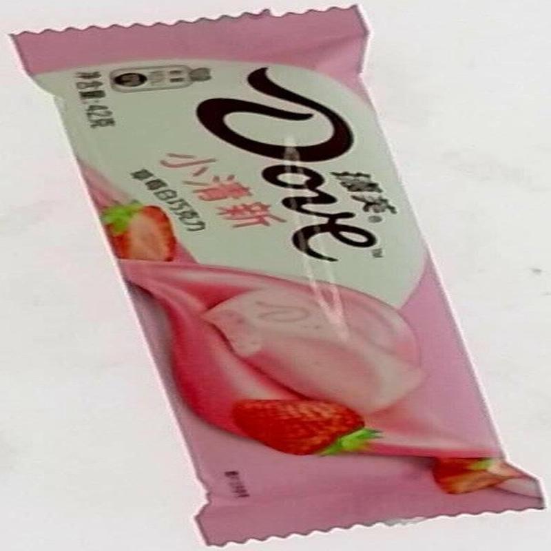 德芙草莓白巧克力